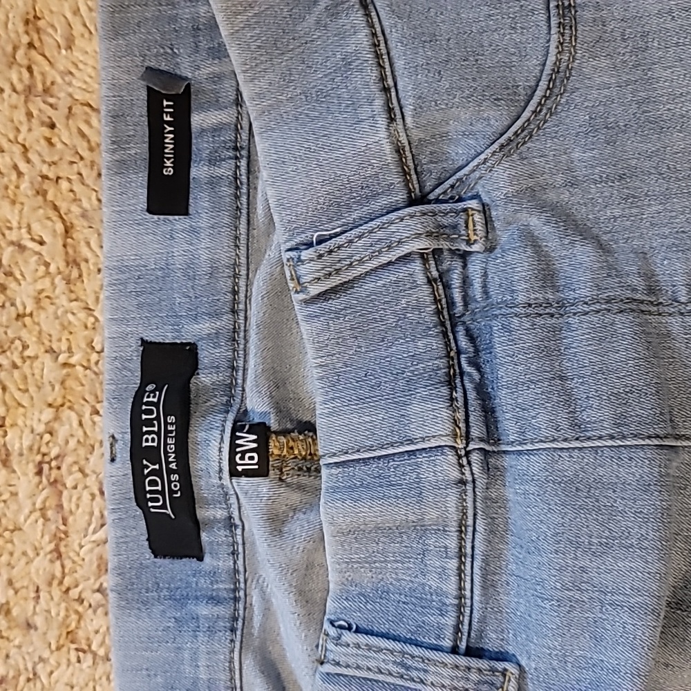 Judy Blue Jeggings - Picture 1 of 4
